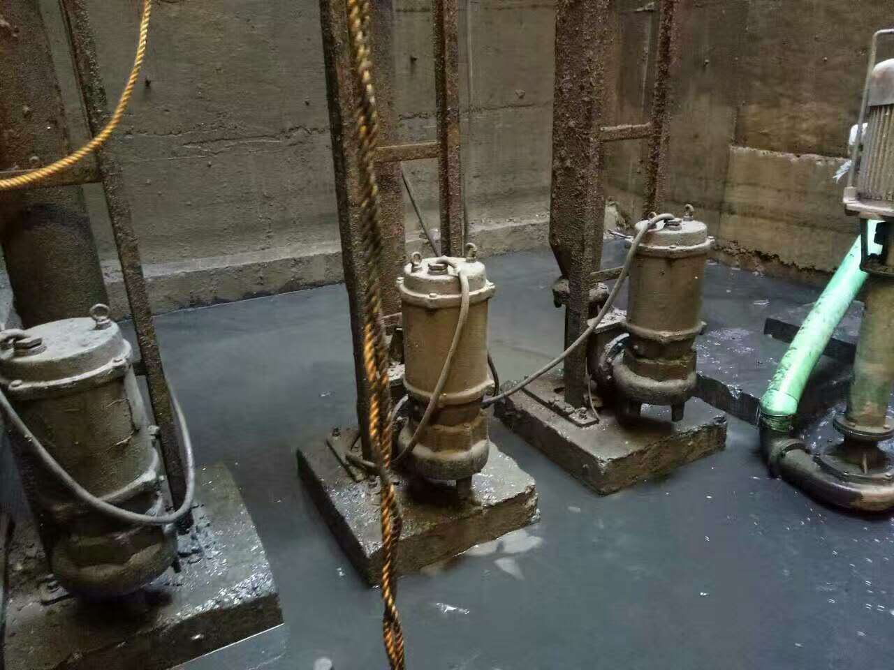 沽源污水池清理