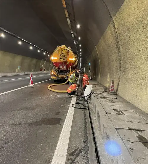 沽源隧道排水渠清淤